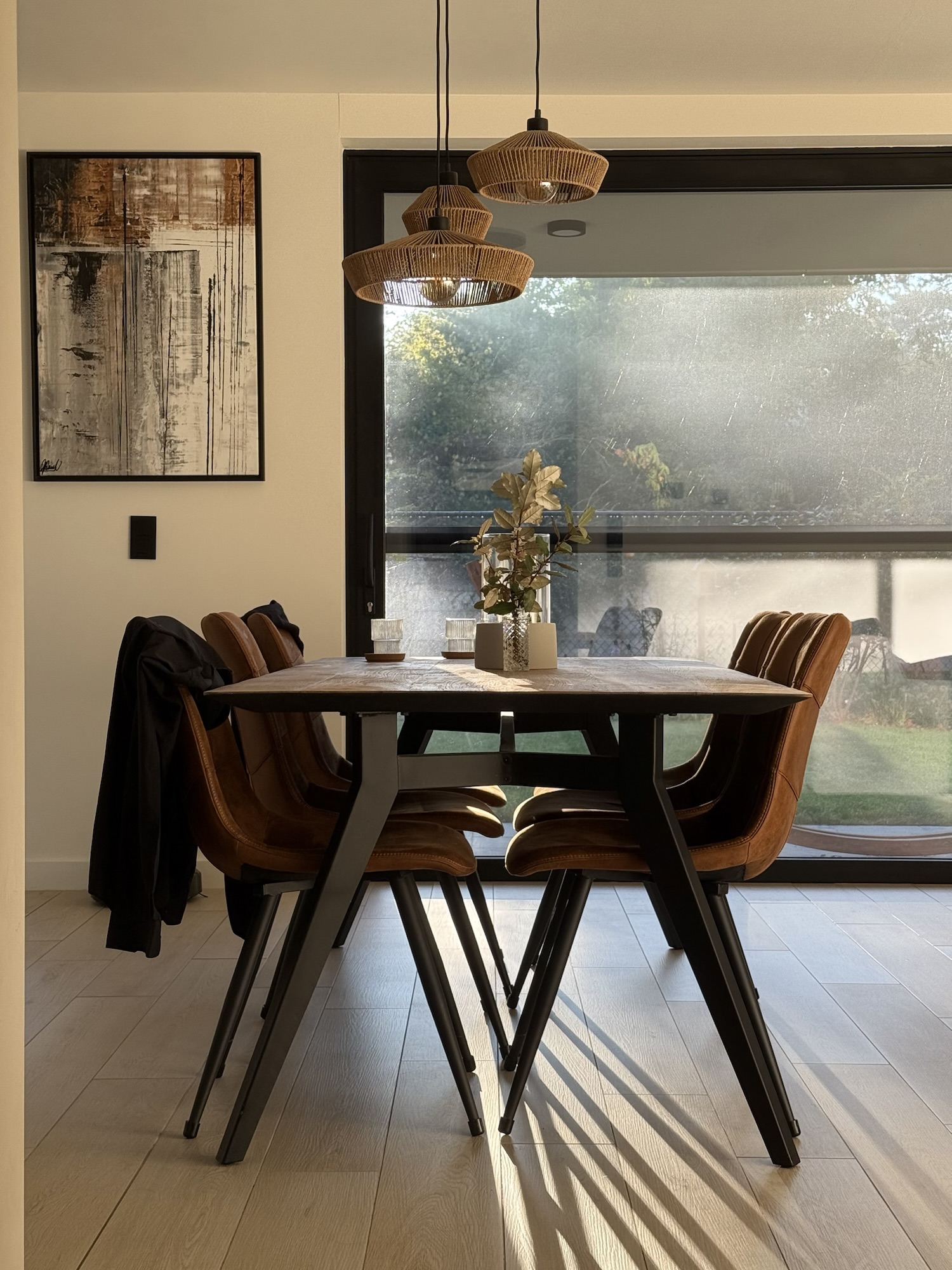 Dining area of a new-build apartment a year after provisional acceptance